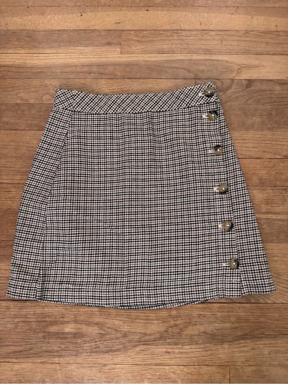 H&M Divided Women's Plaid Mini Skirt - Size 4
 b61